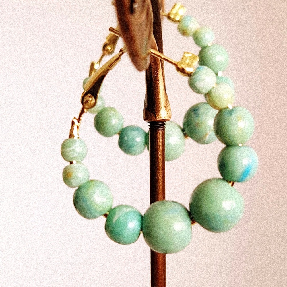Seafoam Green Graduated Stone Bead Gold Tone Hoop Earrings Lever Back 1.25"